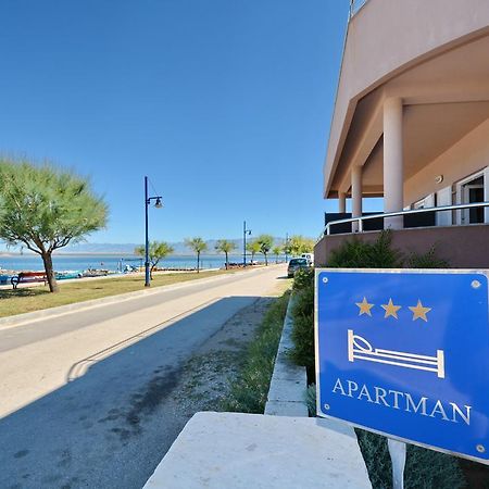 Apartments Clara Нин Екстериор снимка