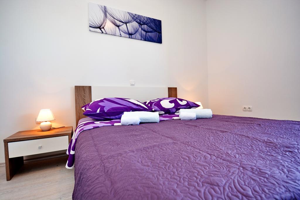 Apartments Clara Нин Екстериор снимка