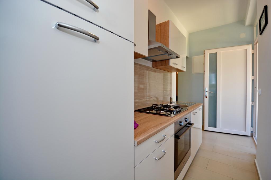 Apartments Clara Нин Екстериор снимка
