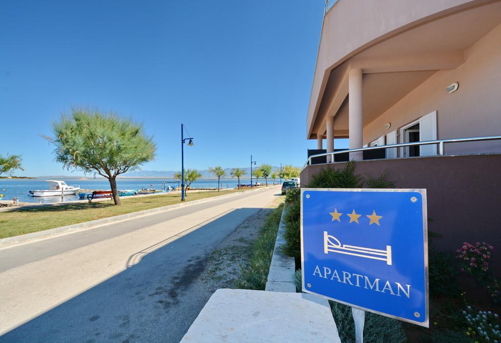 Apartments Clara Нин Екстериор снимка